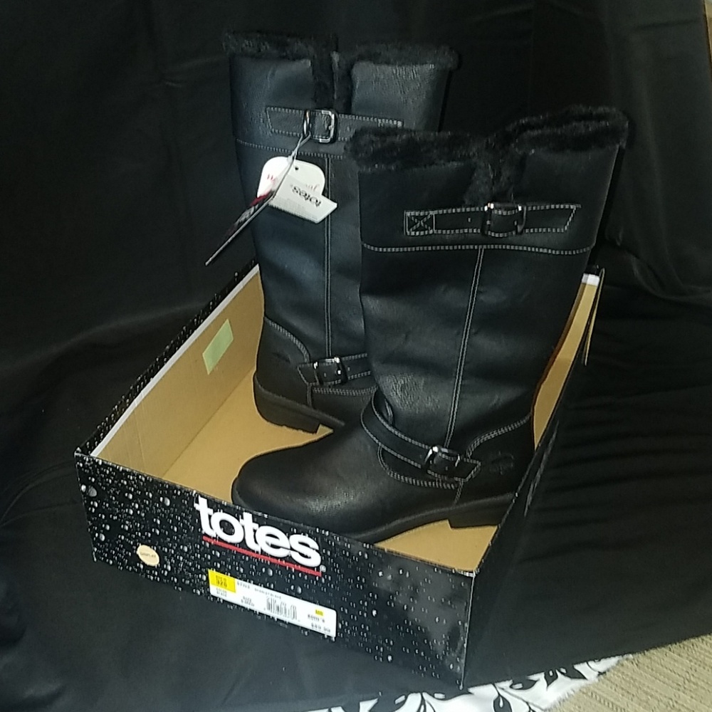 Nwt Totes Boots